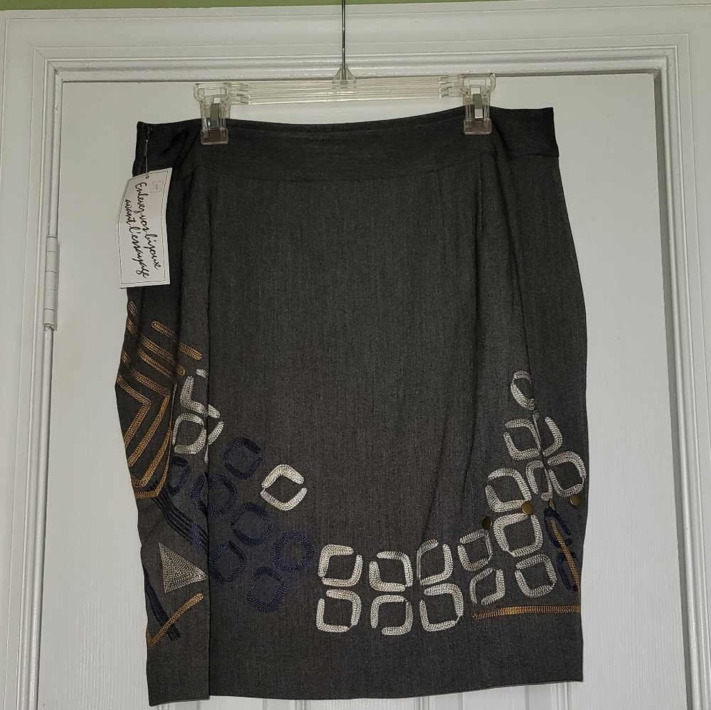Brand NWT Peter Nygard Skirt (Size 14)